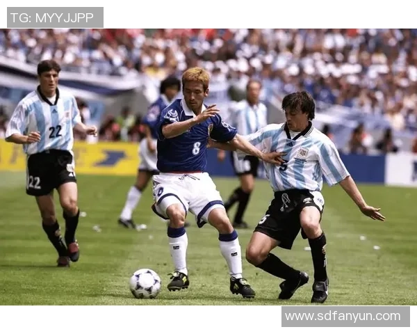 日本足球界的头号明星是谁引发了众多球迷的热议与关注