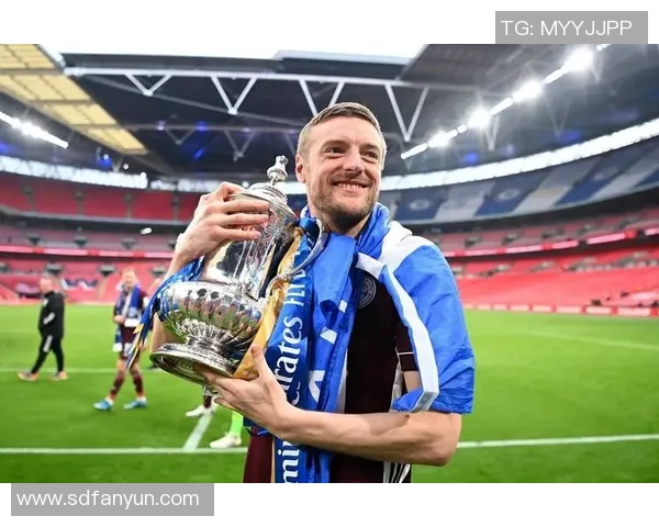 足球明星珍藏物品高清图片展示让你领略球场传奇风采